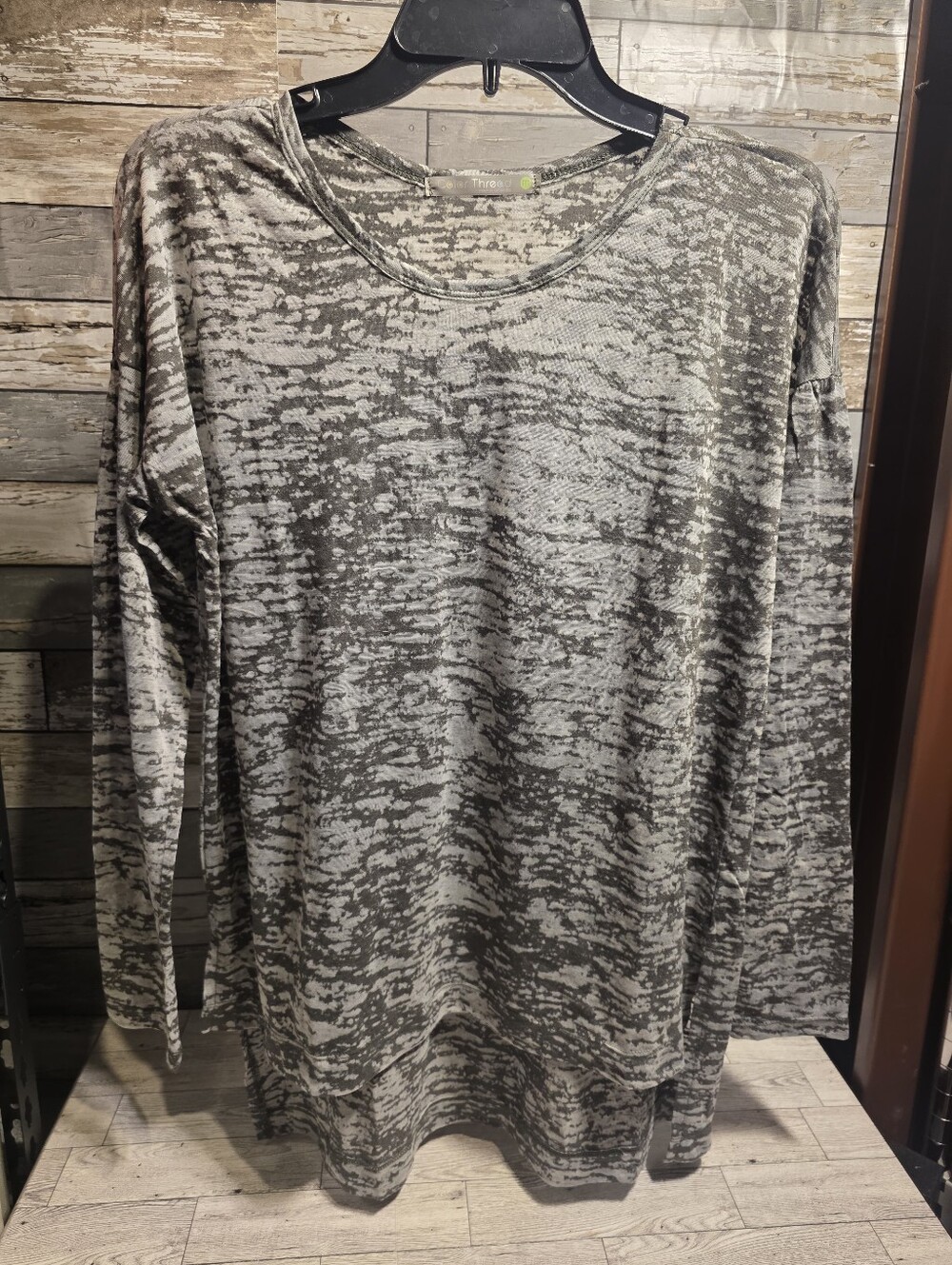 Color Thread Gray Long Sleeve Tee